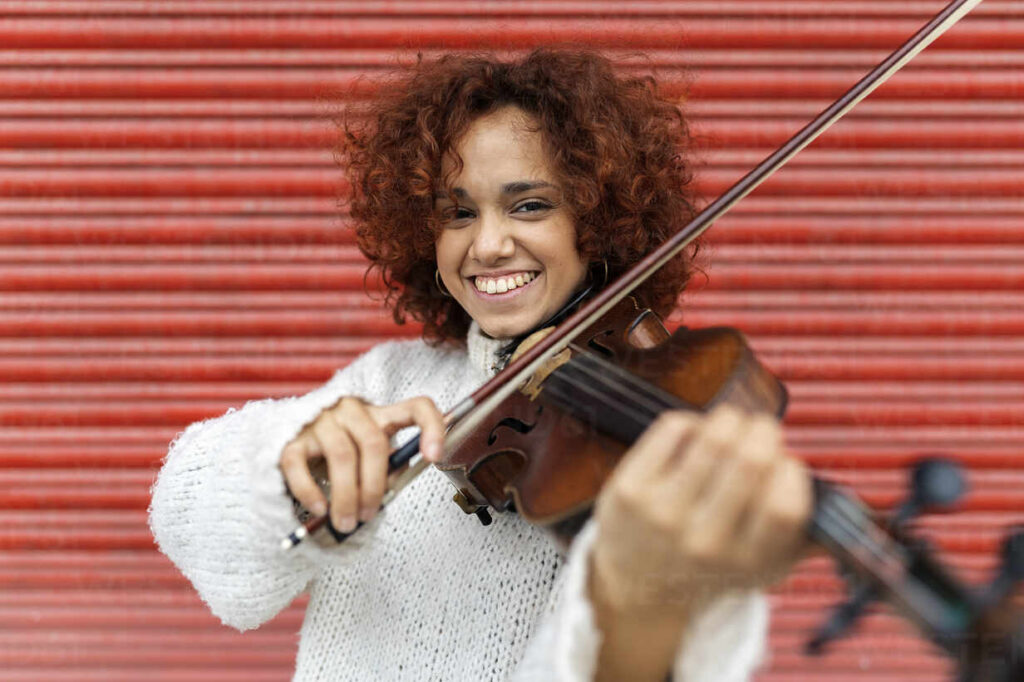personne jouant du violon 12
