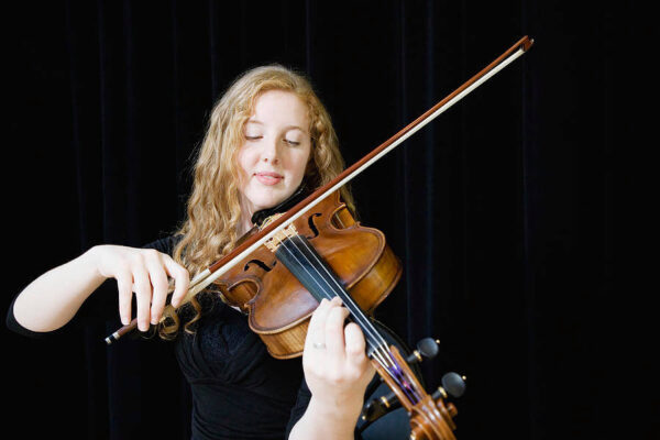 personne jouant du violon 7