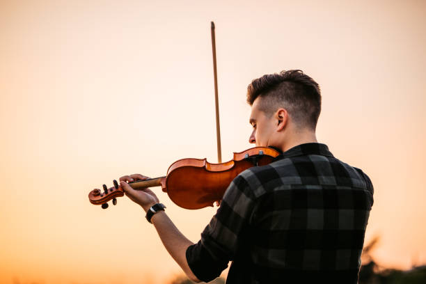 personne jouant du violon