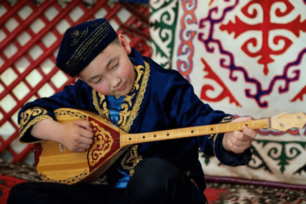 Tout ce que vous devez savoir sur la Dombra ! Dombra Instrument rare 2