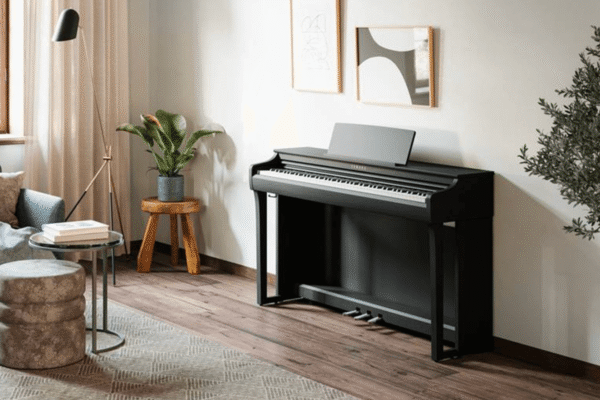 Piano Yamaha CLP-825 B Photo 4