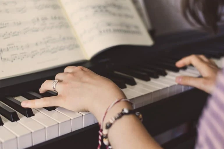 piano instrument ideal debuter la musique